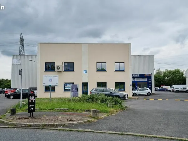 BUREAUX 61 m² LISSES