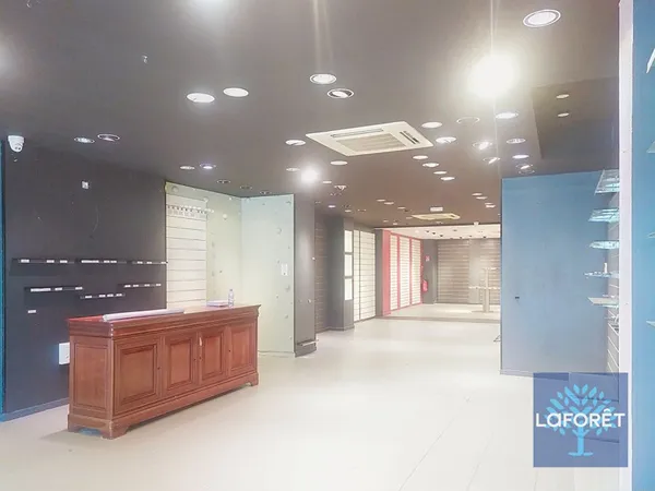 Local commercial 219 m²