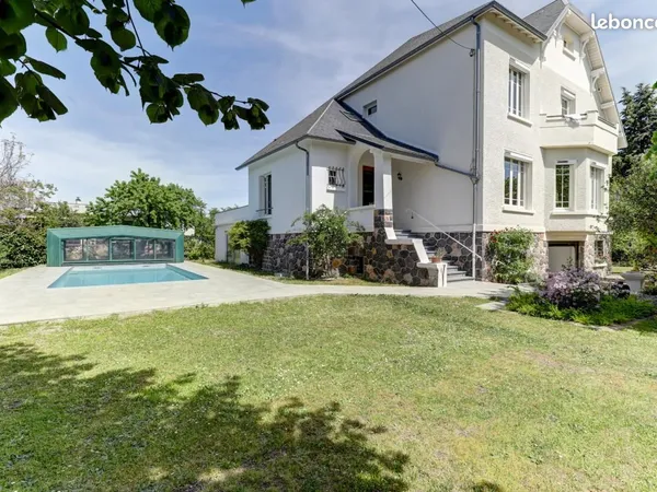 Maison 10 pièces 280 m²