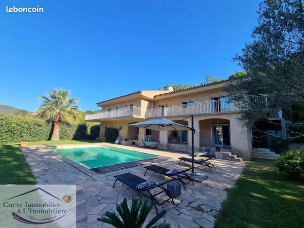 Propriété 9 pièces 285 m²