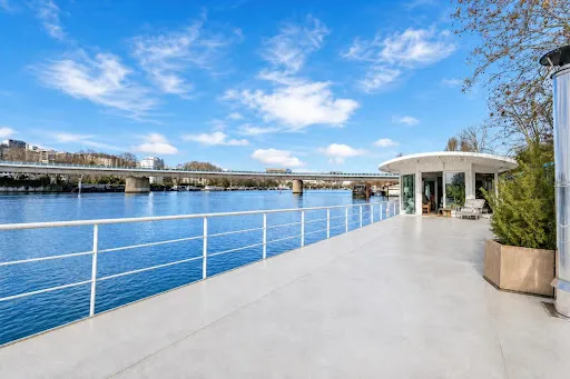 Péniche 8 pièces 180 m²