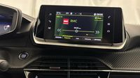 Peugeot 2008 1.2 PureTech 130ch S&S Allure Pack EAT8 — photo 19