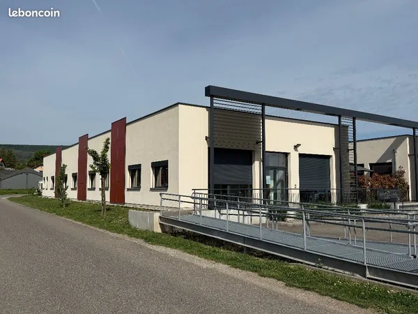 Local bureaux 440 m²