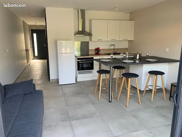 Location à l'année meublé T2 avec terrasse