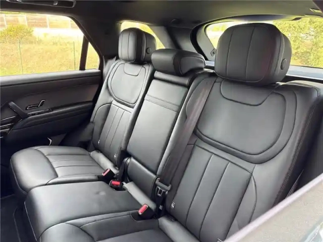 Land Rover Range Rover p460e awd 3.0l i6 phev — photo 26