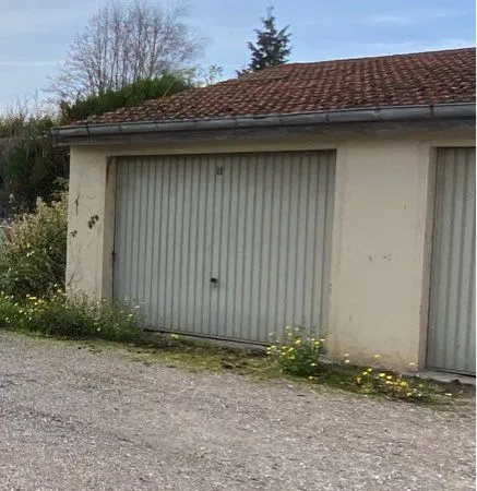 GARAGE 18m2 dans Propriété Sécurisée LIBRE