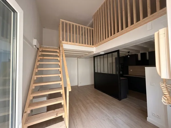Duplex rénové de 55m2 avec mezzanine Centre-ville de Reims