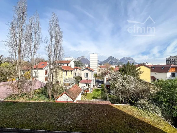 Appartement T3 54m² - proche toutes commodités - balcon - cave