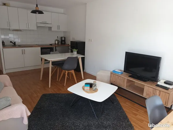 Appart T2 proche UBS, bail étudiant