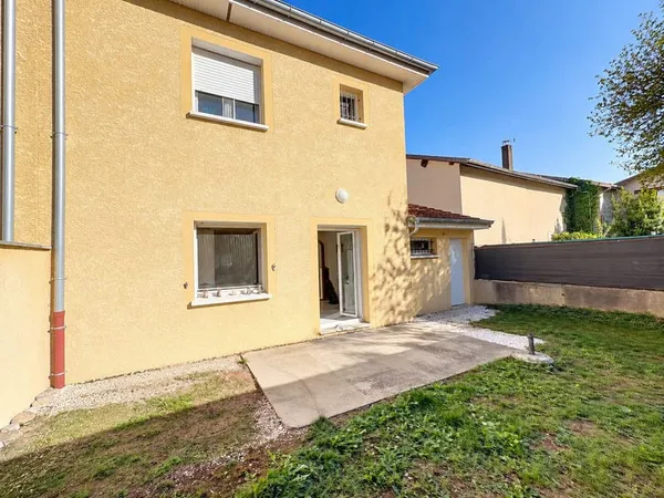 01150 BLYES Maison 3 chambres, jardin et garage DPE B