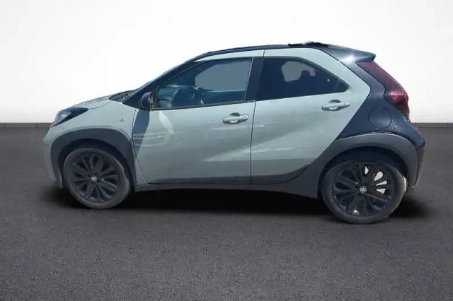 Toyota Aygo X 1.0 vvt-i 72 — photo 3