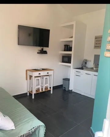 Studio 16m2 neuf année scolaire eau et électricité comprises