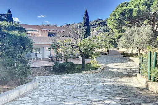 Maison 9 pièces 230 m²