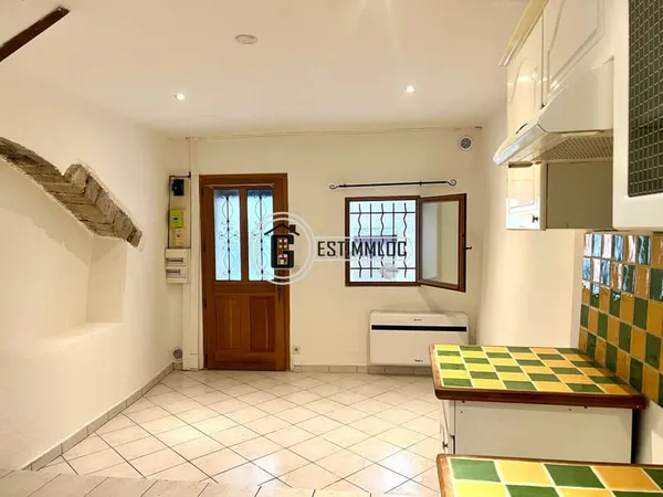 Maison de village T2 pleine de charme au coeur de Lorgues