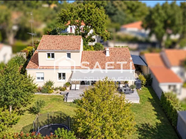 Maison 140m2, 6 chambres, garage, terrain de 648m2 à Dompierre sur Yon