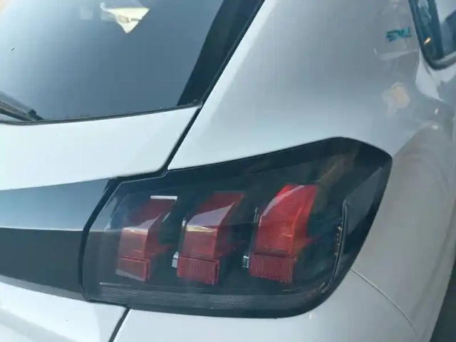 Peugeot 208 puretech 75 s&amp;s bvm5 — photo 57