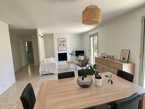 Maison 3 chambres, climatisation, WiFI, piscine, 4000m2 terrain