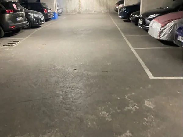 Loue parking auto /moto