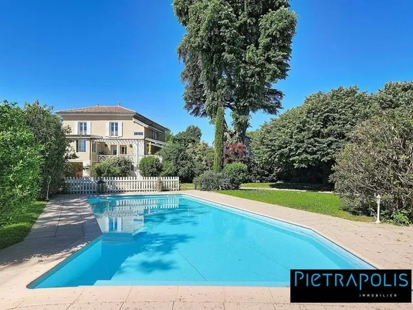 Maison 8 pièces 224 m²
