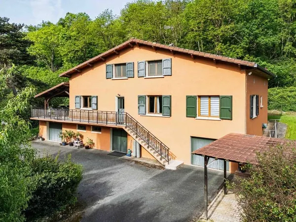 Maison 10 pièces 259 m²