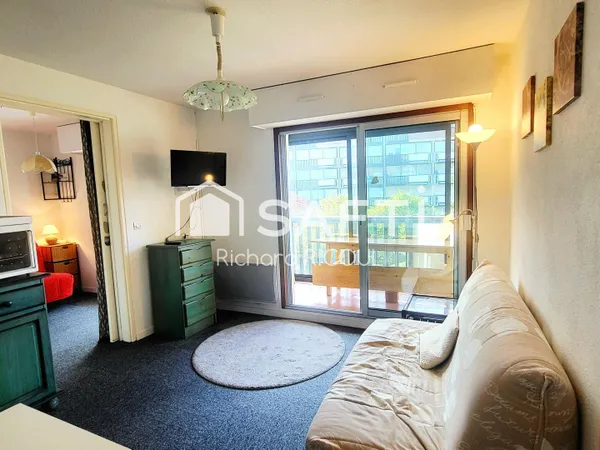 Appart 2 chambres, Pkg, Balcon couvert, plage à pied