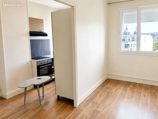 Appartement T2 - 32 m² - Dernier étage avec ascenseur - Vue Cathédrale - Clermont-Ferrand