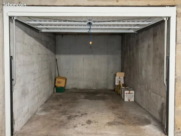 Grand Garage / Box sécurisé (IDÉAL SUV) - Paris 19